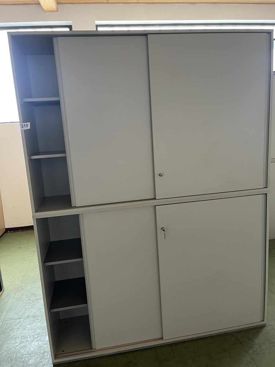 2 Stück Aktenschränke 160/110 cm mit Schiebetüre grau?d=2025-05-21 03:07:34
