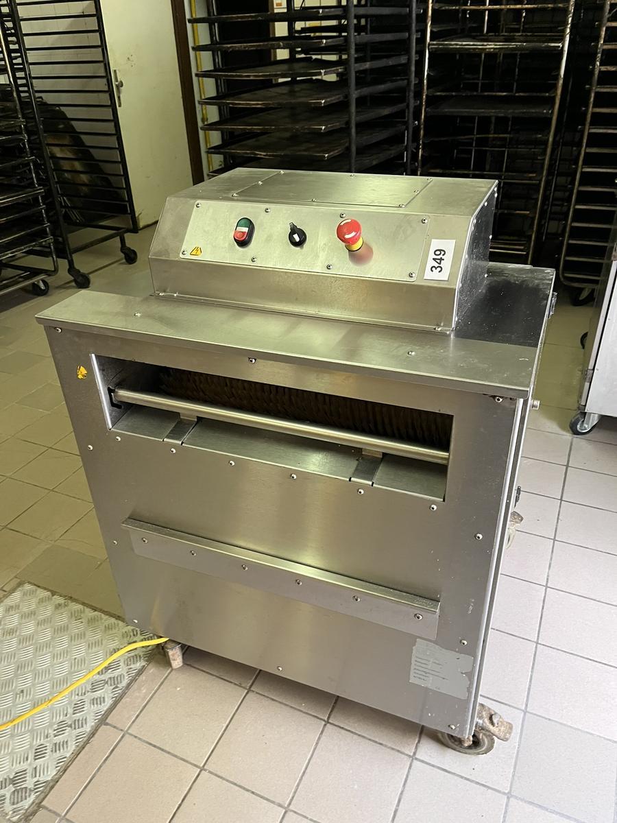 Tassold Allrounder Blechputzmaschine 2/3 Rand sowie Baguettbleche, 230V, 950/770/820 mm?d=2025-05-24 02:47:06
