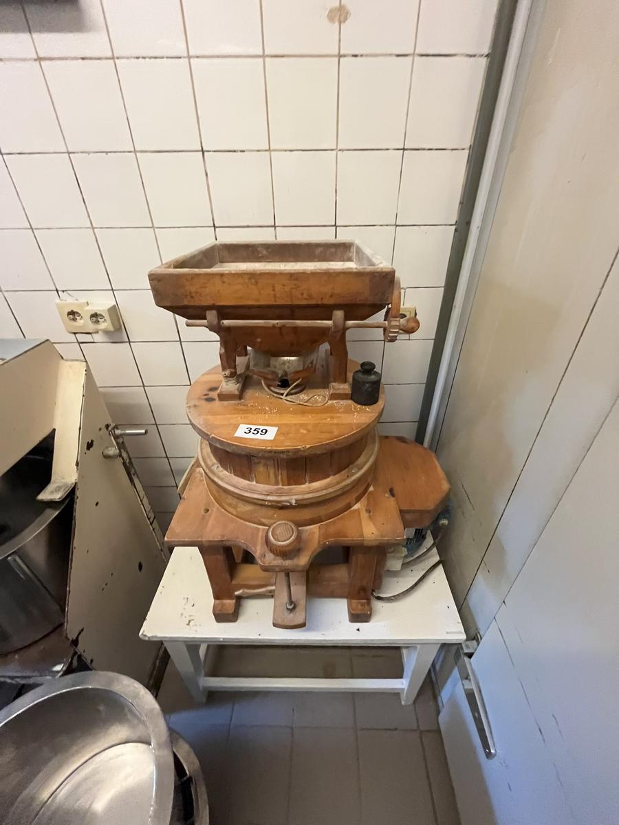 Körndlreibmaschine ca. 10 kg, 380V, 830/640/500 mm?d=2025-05-24 01:44:28