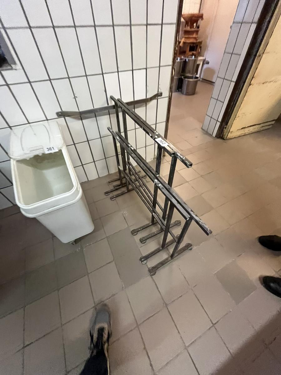 4 Stück Simperl-Abstellständer, 2 x 1000/660 mm, 2 x 840/900 mm?d=2025-05-24 06:01:46