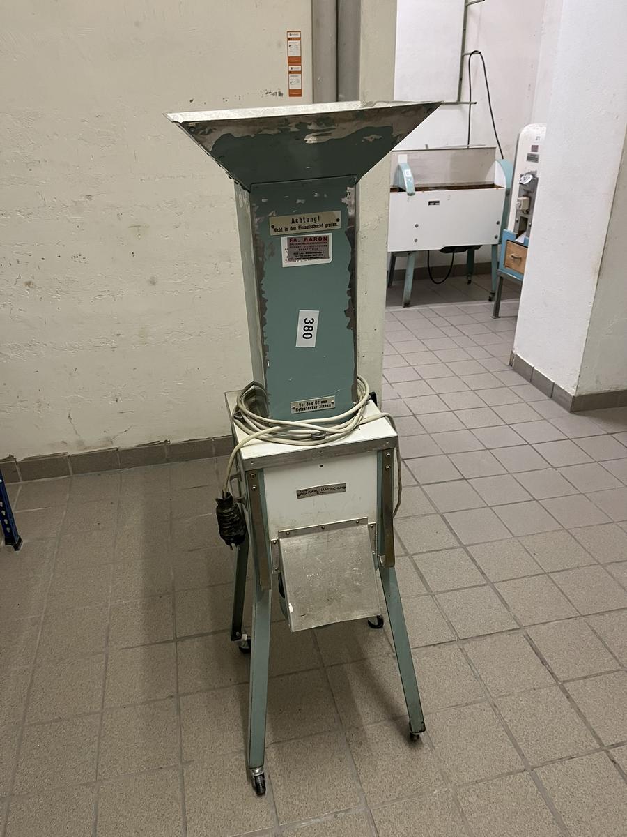Handschuh Bröselreibmaschine ca. 1450/450/450 mm?d=2025-05-24 02:06:39