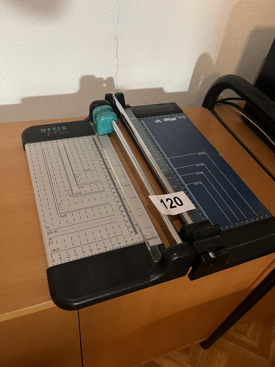 2 Stück Papierschneidmaschinen