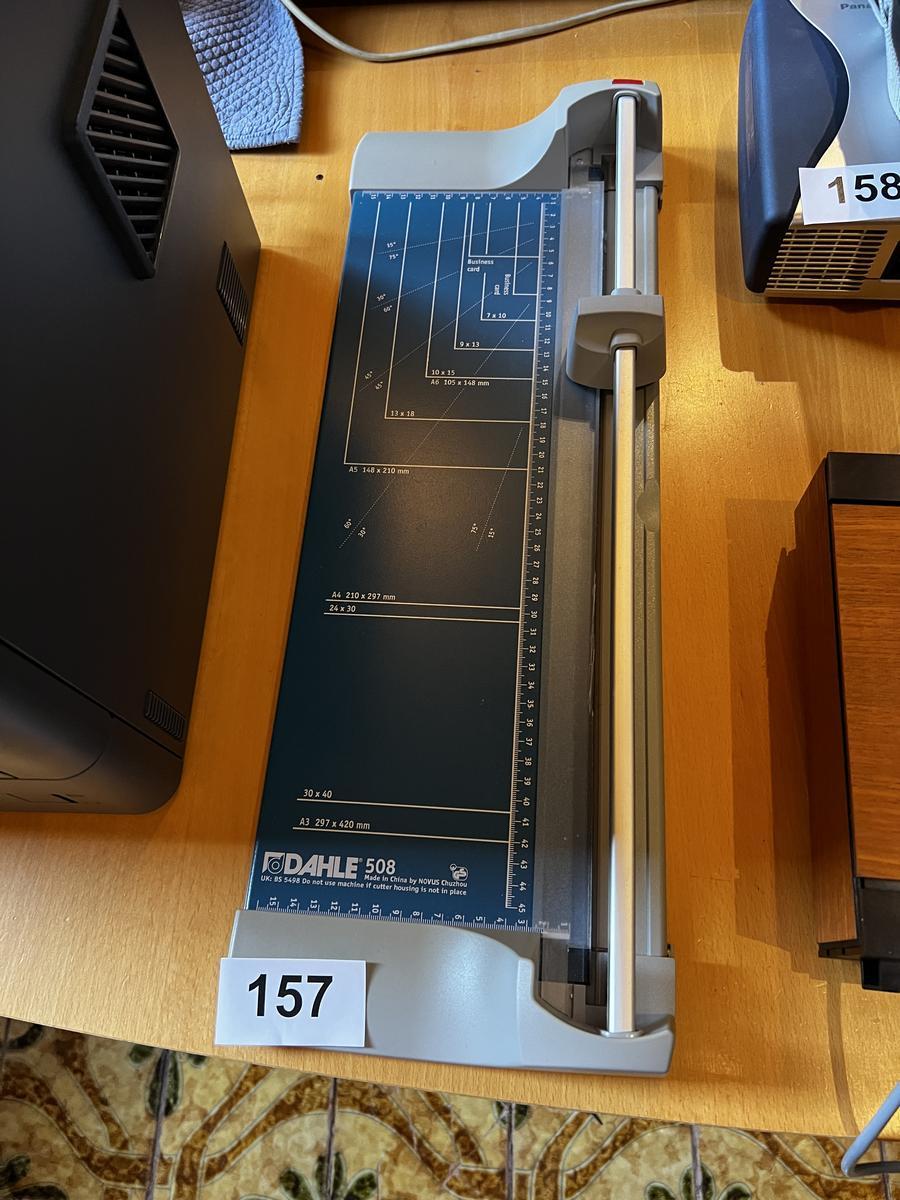 TAHLE508 Papierschneidmaschine