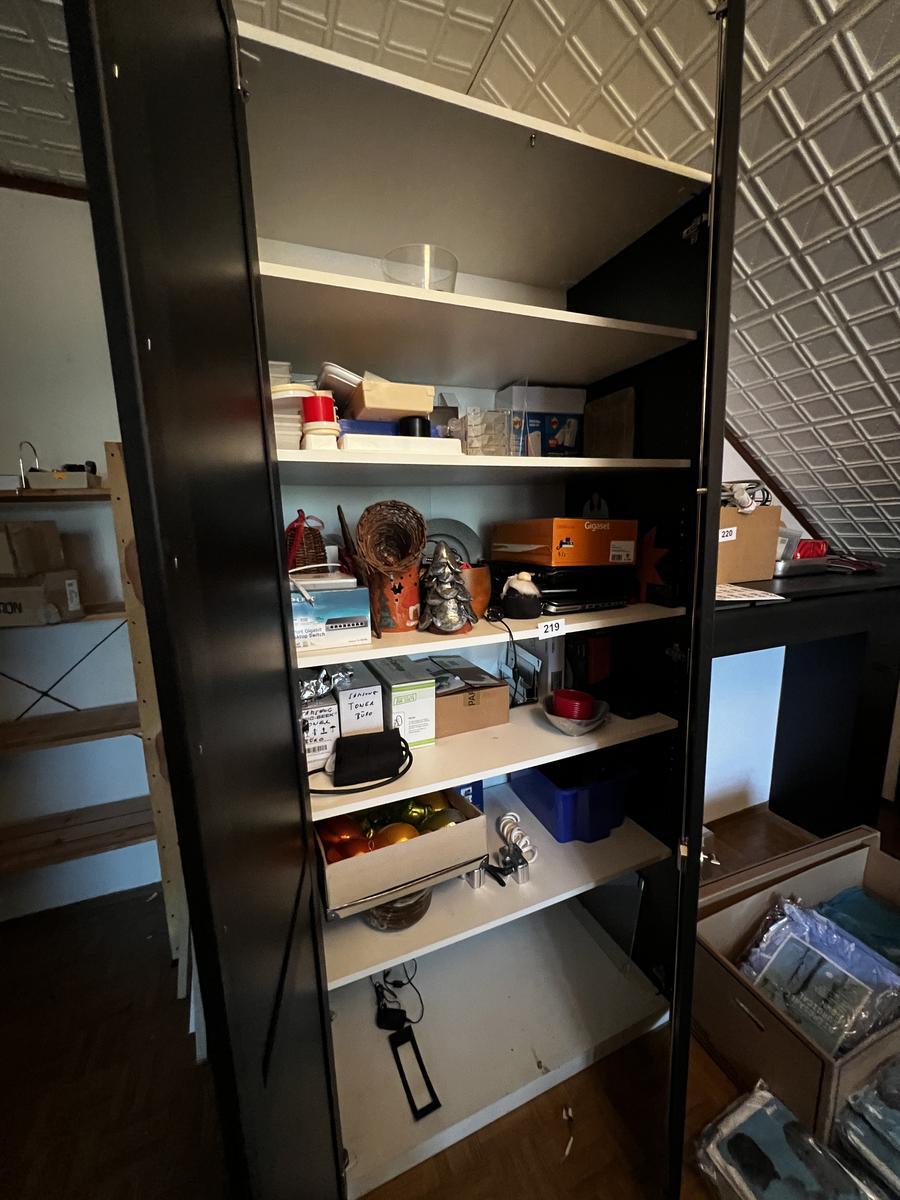 Schrankinhalt inkl. 3 Laptop und Weihnachtsdeko