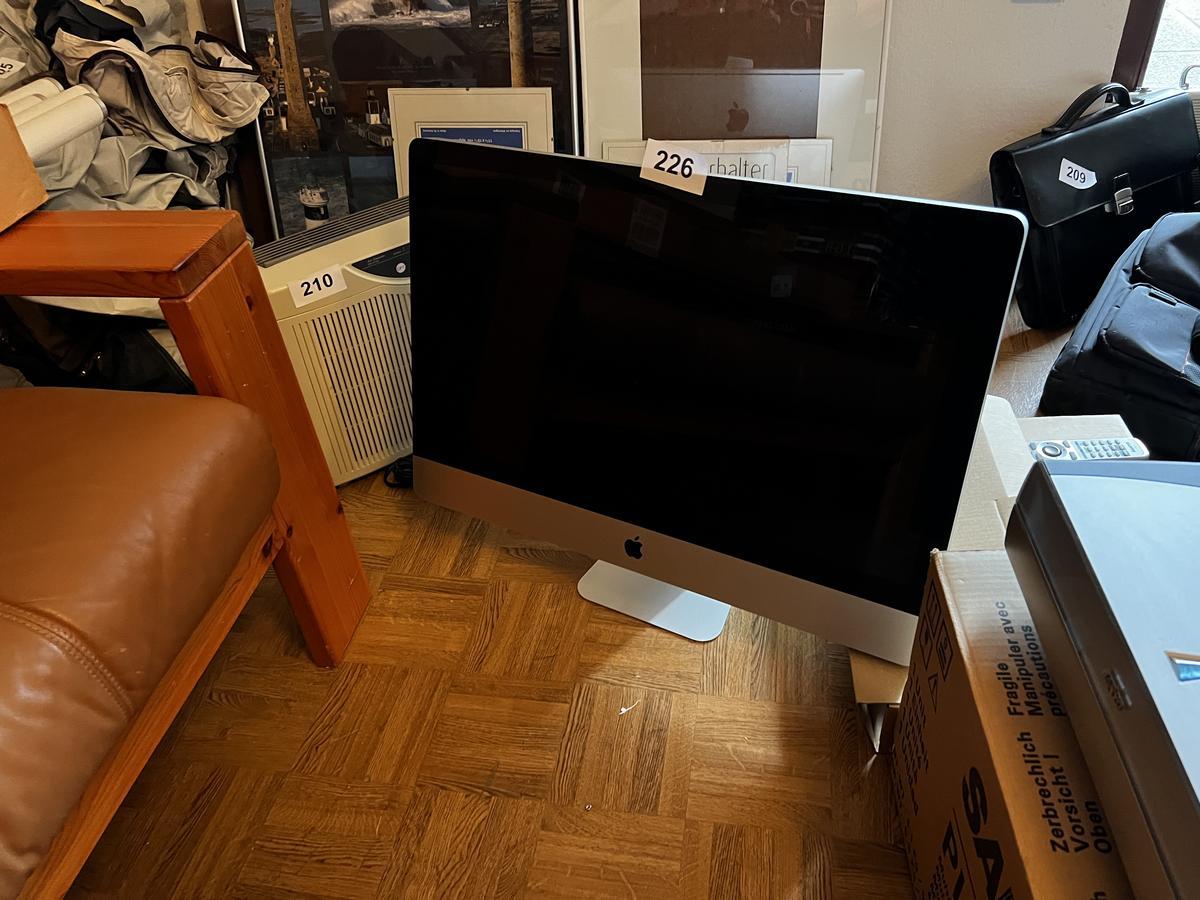 Apple Monitor?d=2025-06-06 00:27:37