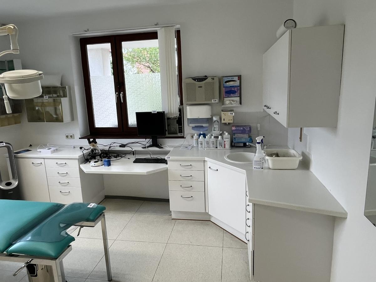 Medizinischer Ambulanzverbau 380 x 175 cm mit Hängeschränken?d=2025-06-07 11:06:24