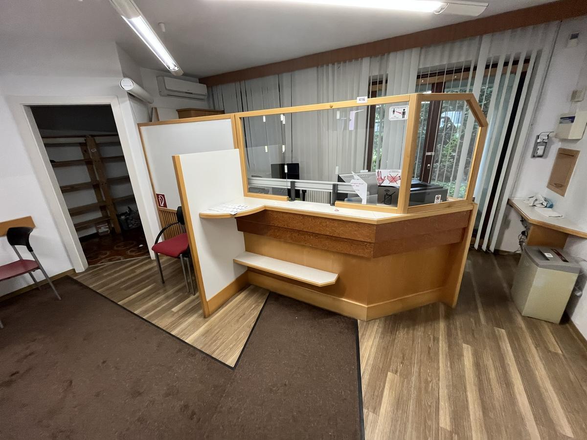 Empfangspult ca. 360 x 130 cm?d=2025-06-07 20:23:48