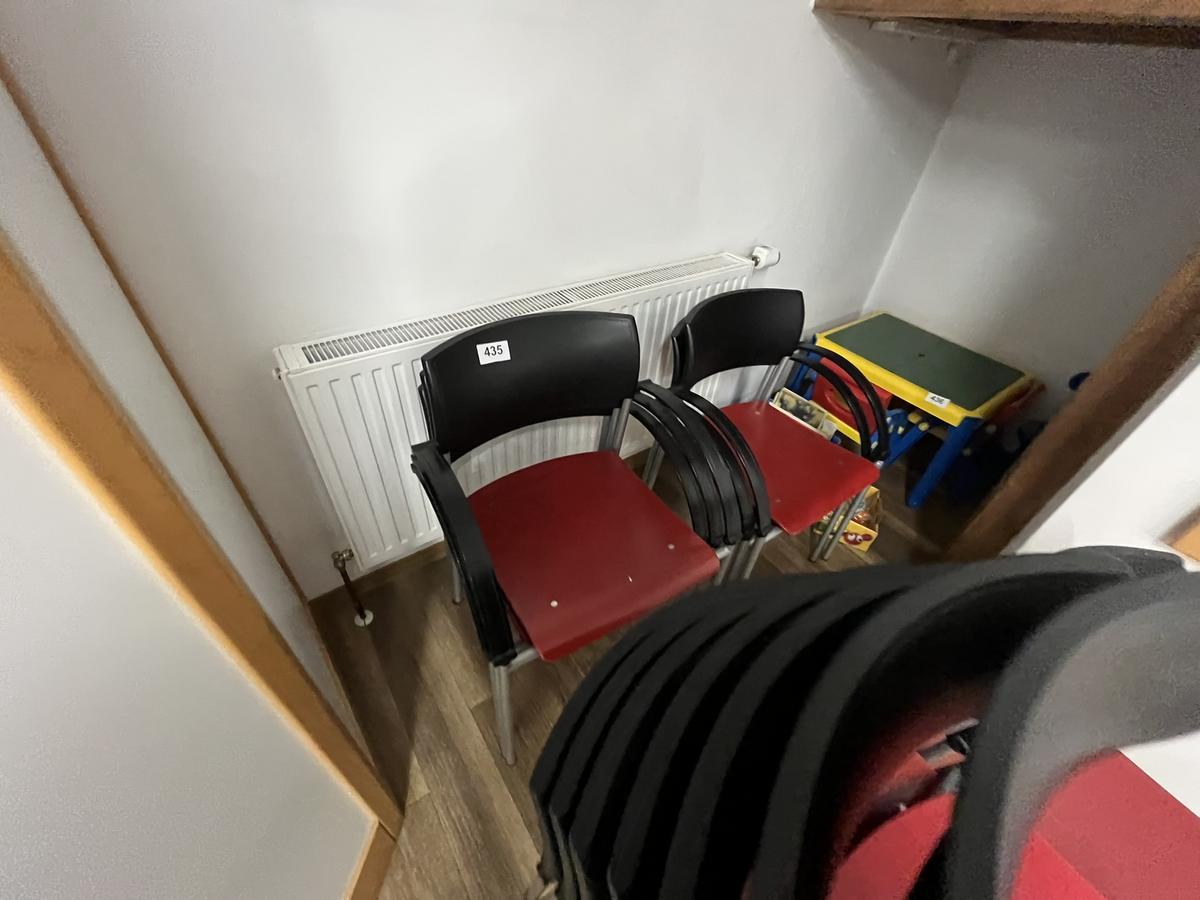5 Stapelstühle mit Armlehne?d=2025-06-07 20:25:03