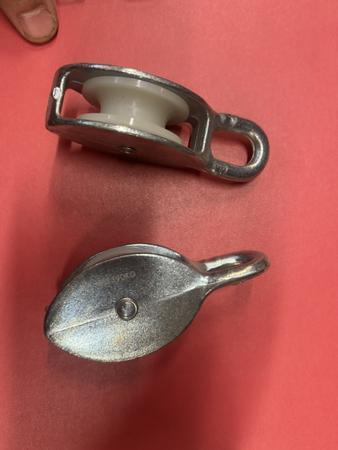 3 x 2 Stk. Blockseilrolle 1-fach mit Öse für Longe 3 x 2 Stk. Blockseilrolle 1-fach mit Öse für Longe