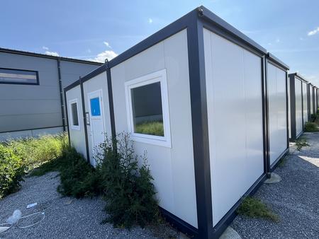 BÜROCONTAINER ca.600x240 cm 1 Außentüre, 2 Stk.PVC Fenster 100x100 cm ,PVC Boden,Elektroinstallation,RAL 7016/9002,neuwertig BÜROCONTAINER ca.600x240 cm 1 Außentüre, 2 Stk.PVC Fenster 100x100 cm ,PVC Boden,Elektroinstallation,RAL 7016/9002,neuwertig