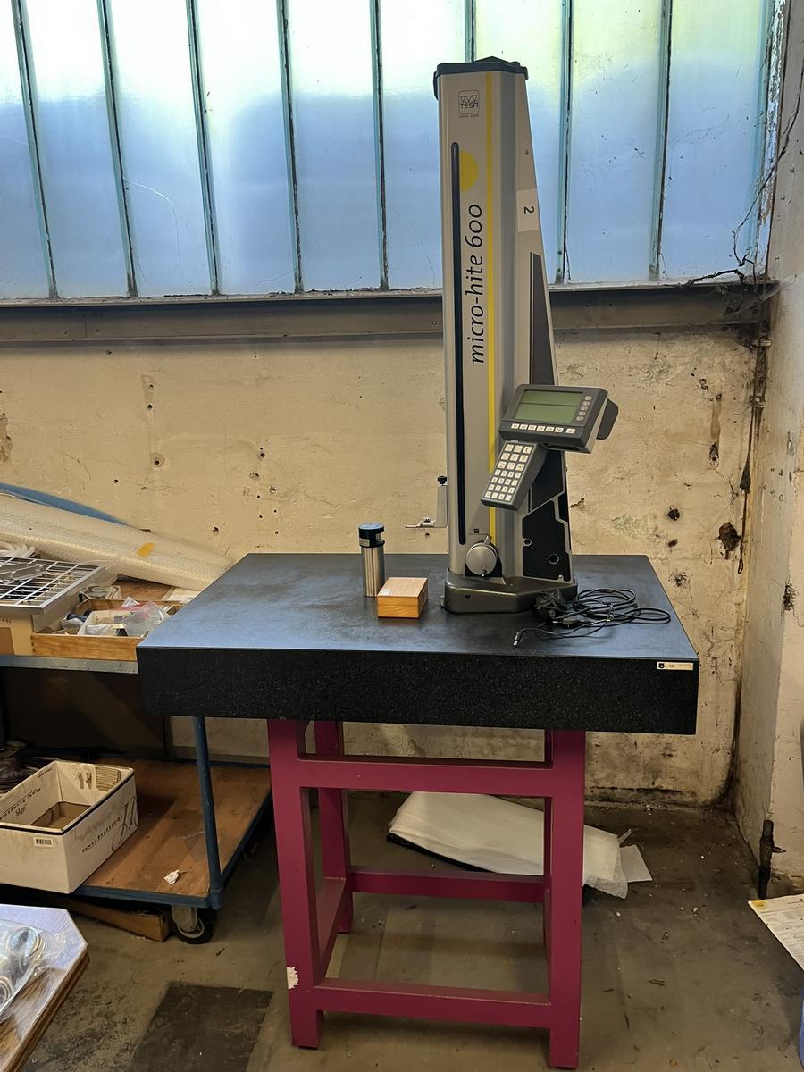 Tesa Mikro-Hide 600 inkl. Granitplatte für 2 Koordinatenrichtungen