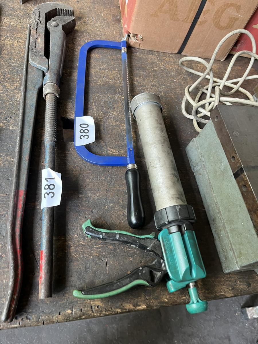 Kartuschenpresse und Handbügelsäge
