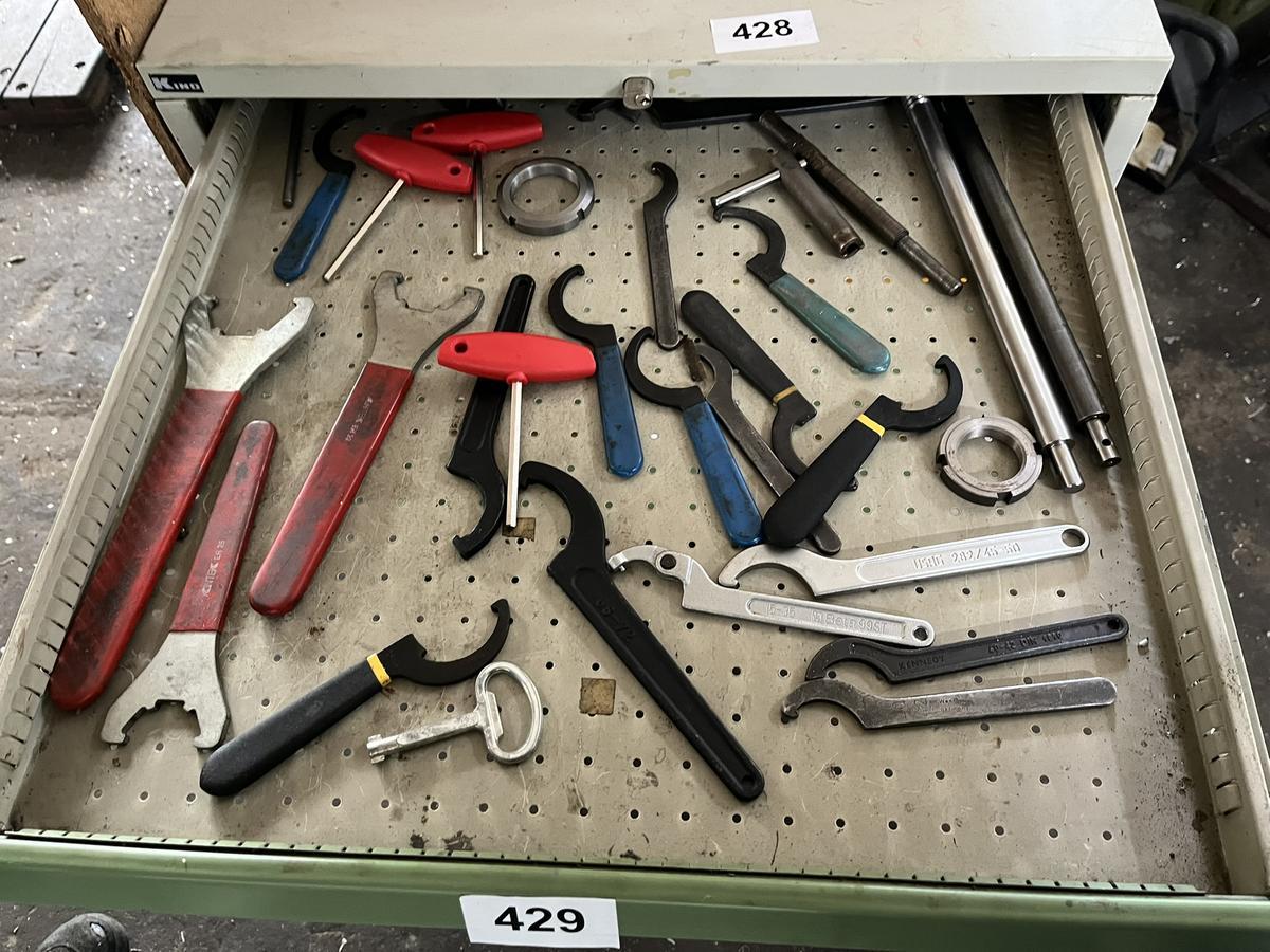 Ladeninhalt an diversen Hackenschlüssel
