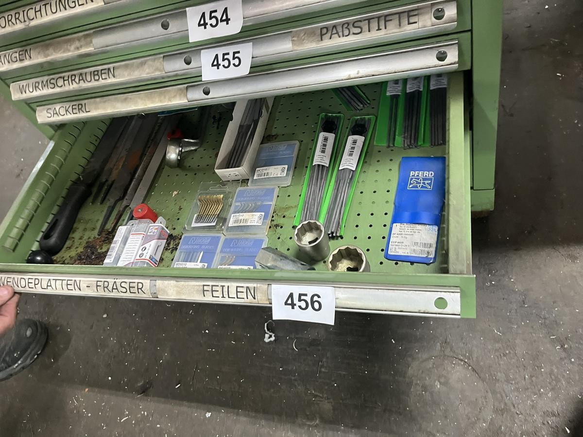 Ladeninhalt an Feilen und Entgratwerkzeuge