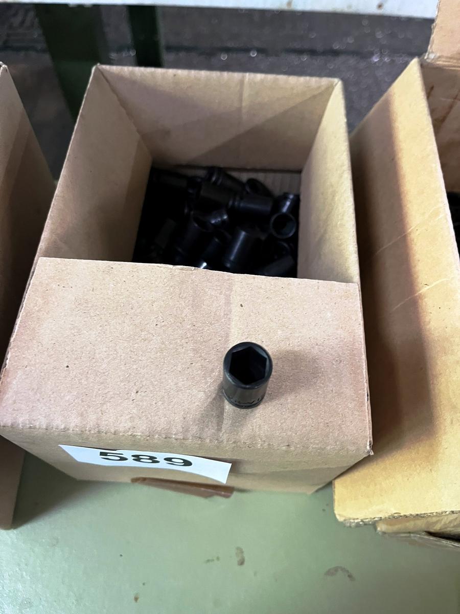Karton mit 12mm Nussen, fabriksneu, ca. 50 Stk.