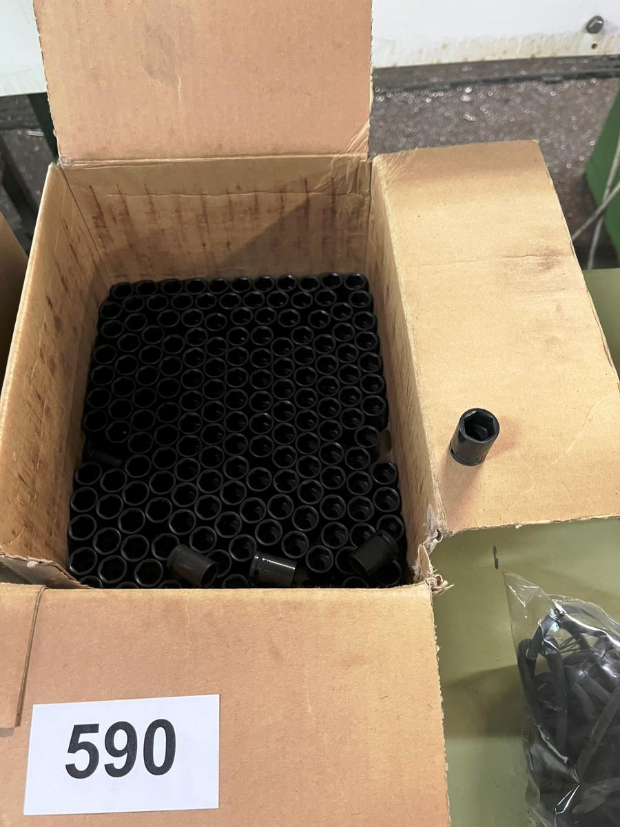 Karton mit 12mm Nussen, fabriksneu, ca. 50 Stk.