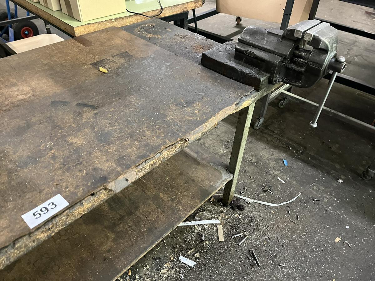 Werkbank mit Schraubstock, ca. 140x77x80cm