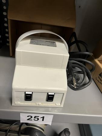 Trafo 220 Volt auf 12 Volt Trafo 220 Volt auf 12 Volt