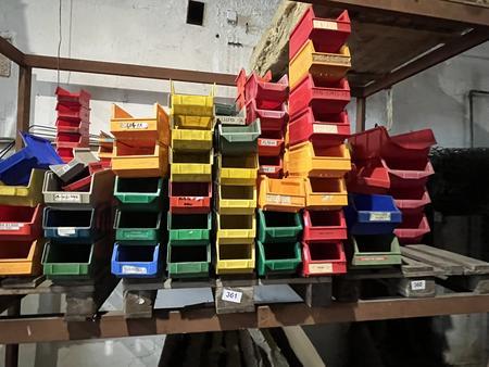 1 Palette mit PVC Kunststoffschütten 1 Palette mit PVC Kunststoffschütten
