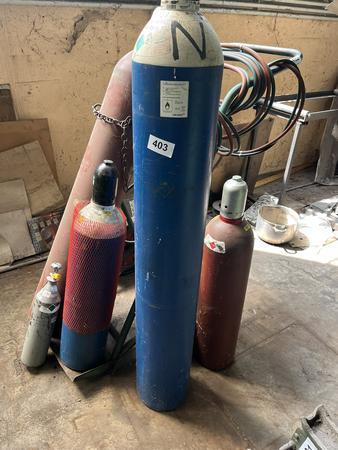 2 x 33kg Flaschen und 2 x 11kg Flaschen 2 x 33kg Flaschen und 2 x 11kg Flaschen