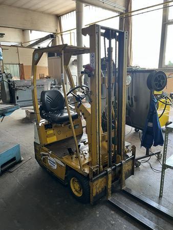 Toyota Frontsitzstapler, Typ FB5, Elektrostapler, Hubhöhe bis 3000mm, max. 500kg, 24V, mit Ladegerät, Funktion überprüft Toyota Frontsitzstapler, Typ FB5, Elektrostapler, Hubhöhe bis 3000mm, max. 500kg, 24V, mit Ladegerät, Funktion überprüft