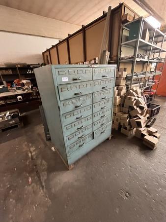 Werkzeugschrank mit 14 Auszugsladen, OHNE Inhalt, ca. 115x78x150cm Werkzeugschrank mit 14 Auszugsladen, OHNE Inhalt, ca. 115x78x150cm