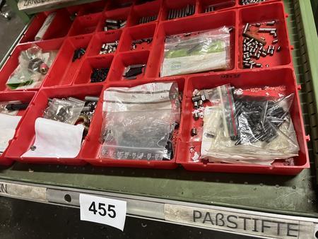 Ladeninhalt an Stiften, Gewindeeinsätze, Werkzeugzubehör Ladeninhalt an Stiften, Gewindeeinsätze, Werkzeugzubehör