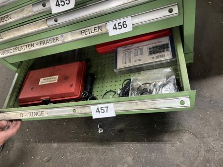 Ladeninhalt an Schlagschrauber, Seegeringzangen-Set, verstellbare Mutternzange, div. Nussen-Einsätze, Sicherungsringe, usw. Ladeninhalt an Schlagschrauber, Seegeringzangen-Set, verstellbare Mutternzange, div. Nussen-Einsätze, Sicherungsringe, usw.