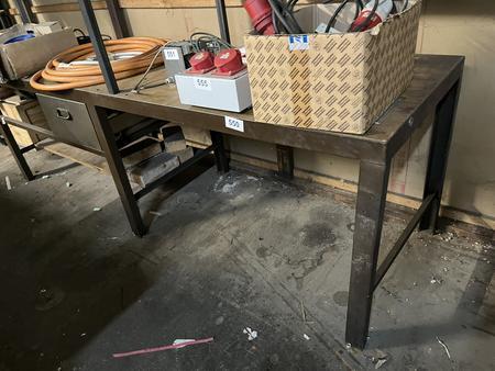 Werkbank mit einer Lade, Arbeitsplatte aus Holz, ca. 380x75x80cm Werkbank mit einer Lade, Arbeitsplatte aus Holz, ca. 380x75x80cm