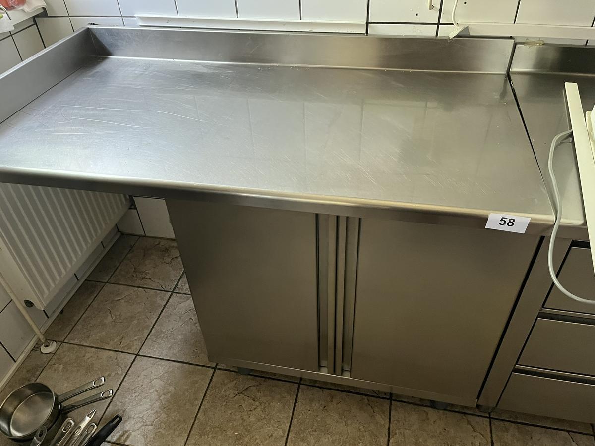 Edelstahl Arbeitspult mit Doppeltüre aufgekantet ca. 135/70/87 cm?d=2025-06-16 09:02:46
