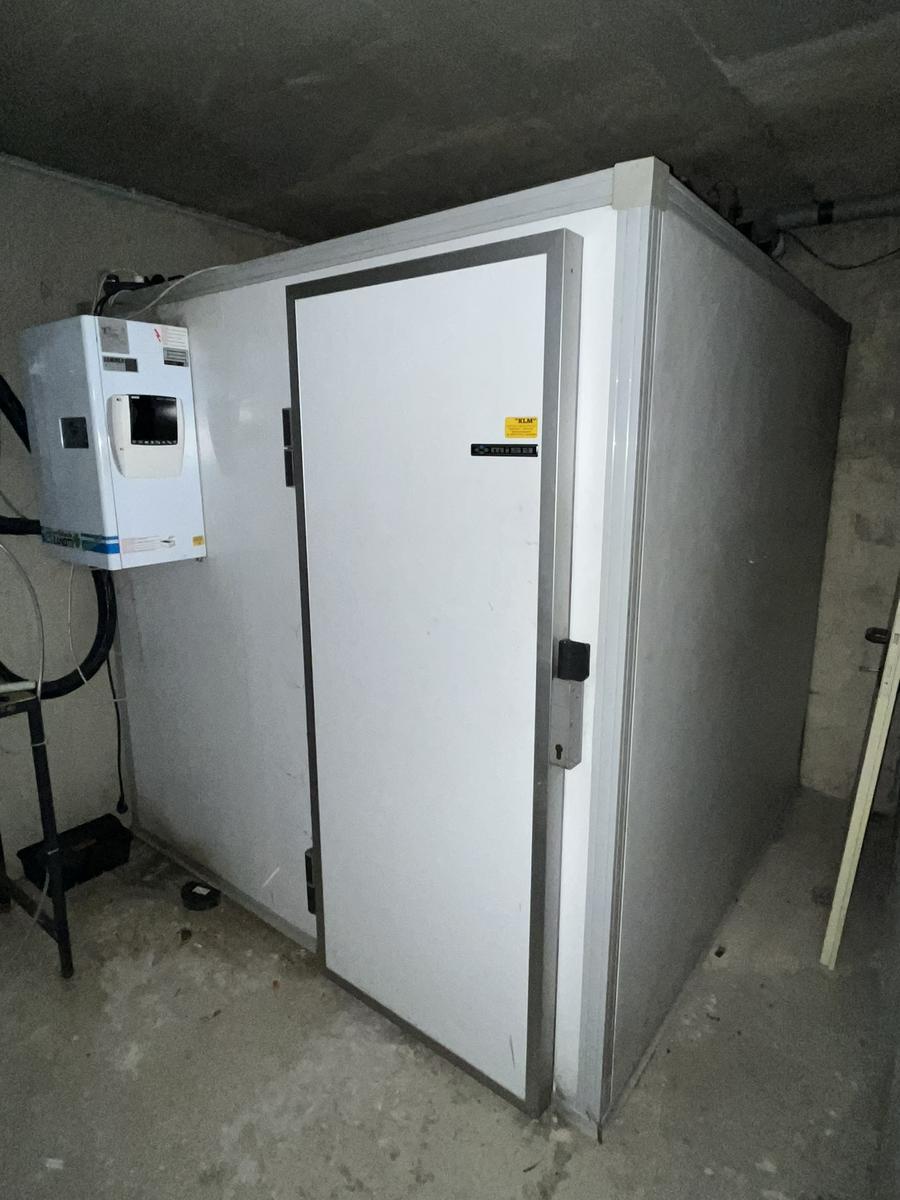 MISA KÜHLZELLE Type 123 TO2G230V - Zanotti Aggregat Uniblock - ohne Boden 60 mm Wandelemente - war Getränkekühllager 215/215/215 cm?d=2025-06-16 09:27:10