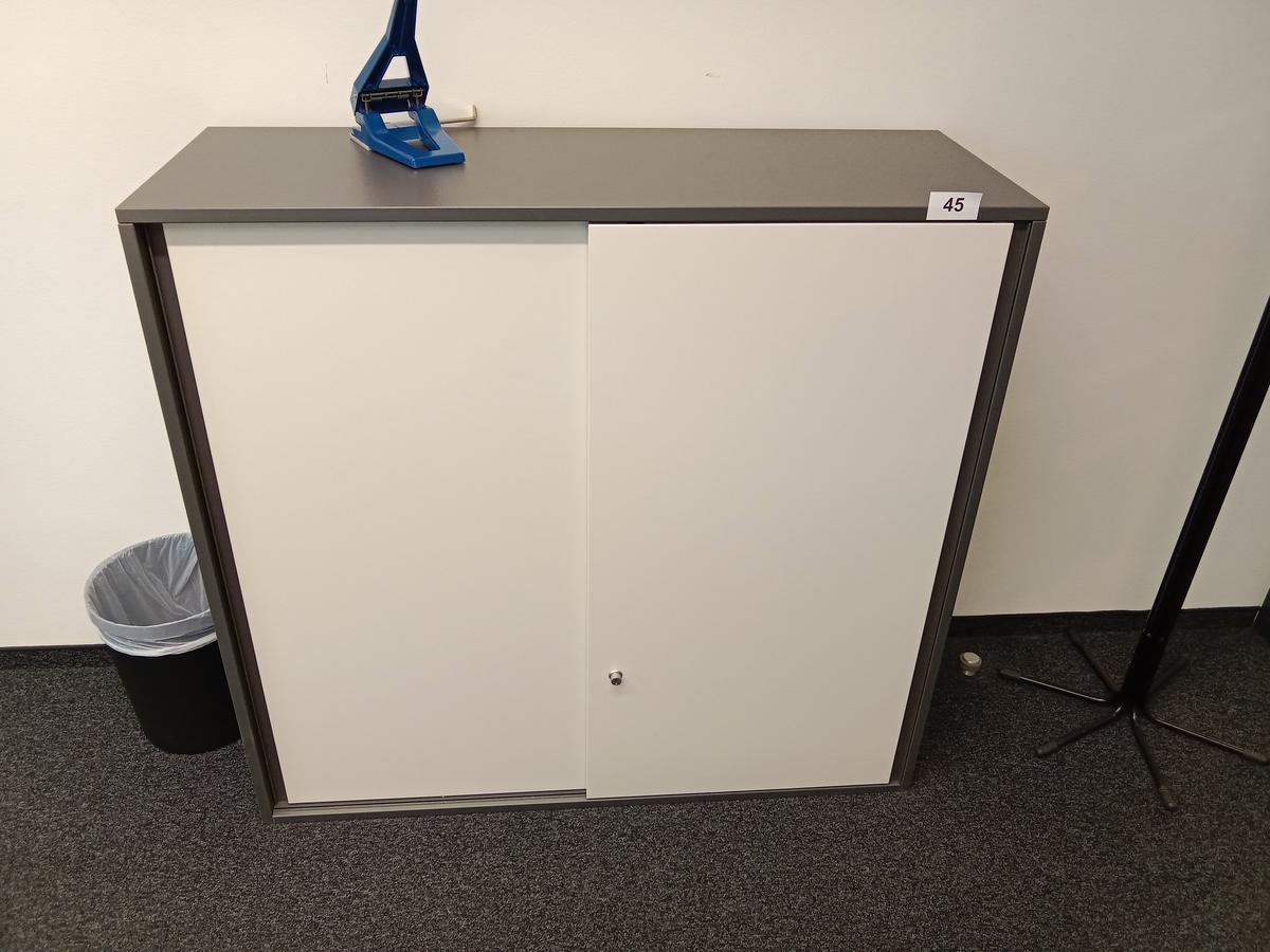 Steelcase Aktenschrank ca. 120/45/115 cm?d=2025-06-16 10:57:23