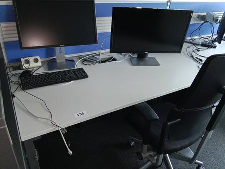 Steelcase Schreibtisch 160/80 cm mit Trennwand Steelcase Schreibtisch 160/80 cm mit Trennwand