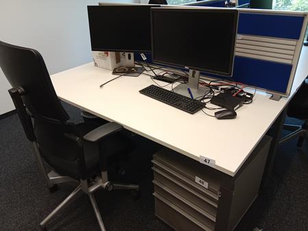 Steelcase Schreibtisch ca. 160/80 cm mit Rückwand Steelcase Schreibtisch ca. 160/80 cm mit Rückwand