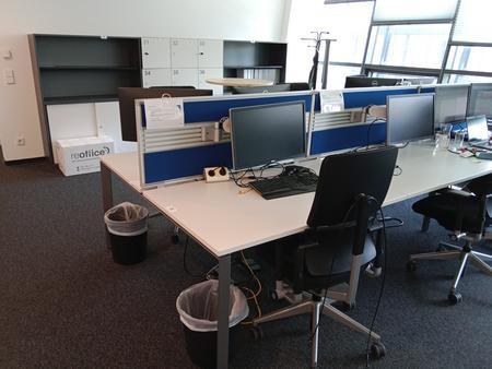 6 teiliger Arbeitsplatz mit Rückwand 320/160 cm 6 teiliger Arbeitsplatz mit Rückwand 320/160 cm