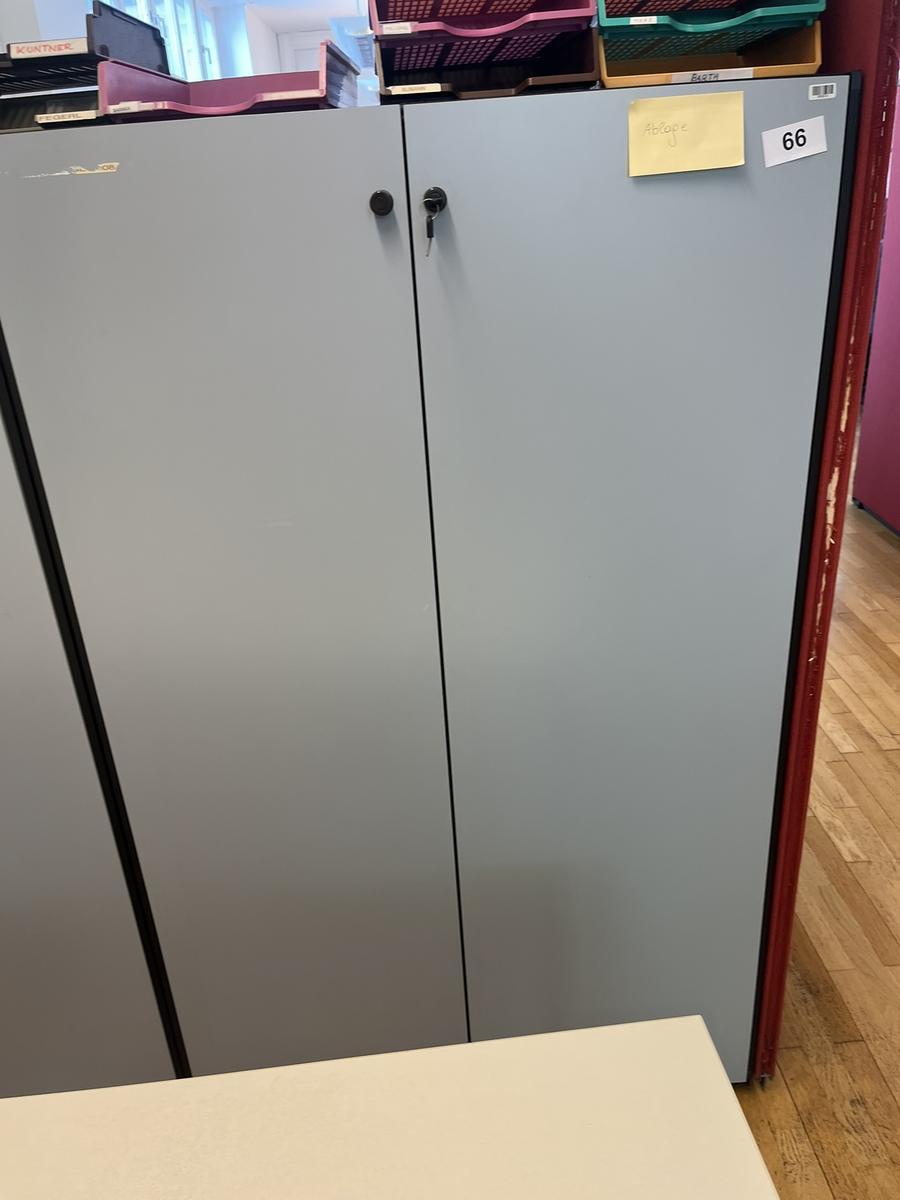 Aktenschrank mit Doppeltüre