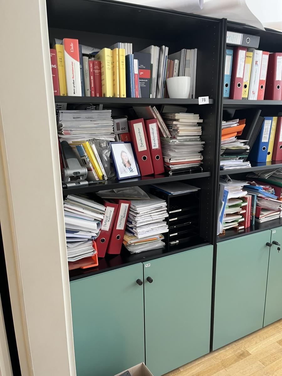 Aktenschrankmodul mit Doppeltüre oben offen
