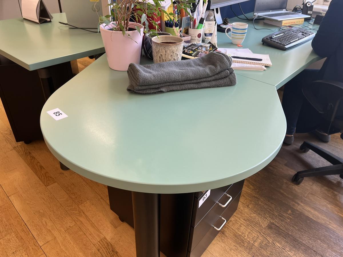 Schreibtisch 2-teilig geschwungen?d=2025-06-16 17:08:43