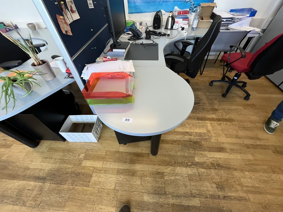 Schreibtisch 2-teilig geschwungen?d=2025-06-16 17:05:19