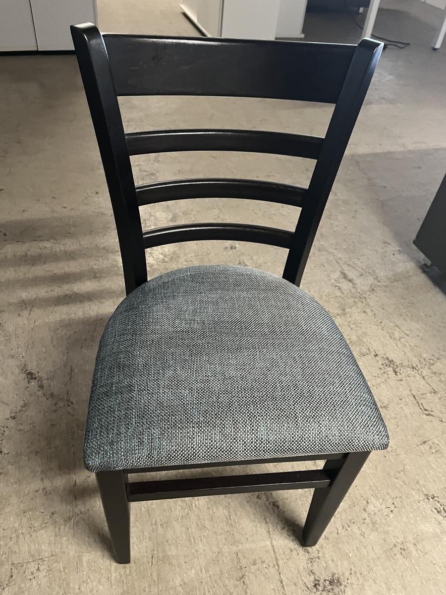 30 Stk. neue Gastrostühle?d=2025-06-17 06:55:08