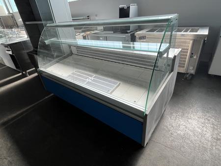 Eisvitrine, ca. 779L, mit Sichtglas, 6.4kW, 195x110x130cm, steckerfertig Eisvitrine, ca. 779L, mit Sichtglas, 6.4kW, 195x110x130cm, steckerfertig
