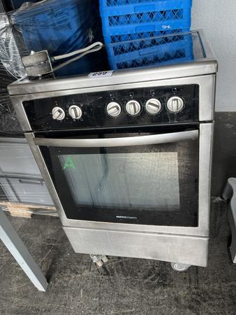 Elektra Bregenz Backofen HSC 614L, 4flammig, inkl. Backrohr, 380V, ca. 60x65x95cm, mobil (1 Rad gebrochen) Elektra Bregenz Backofen HSC 614L, 4flammig, inkl. Backrohr, 380V, ca. 60x65x95cm, mobil (1 Rad gebrochen)