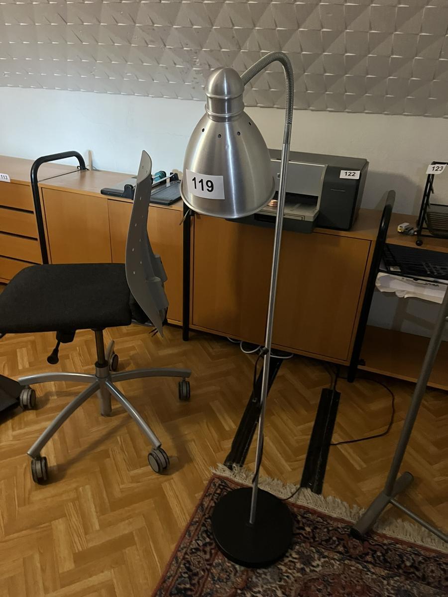 Stehleuchte?d=2025-06-22 18:49:45