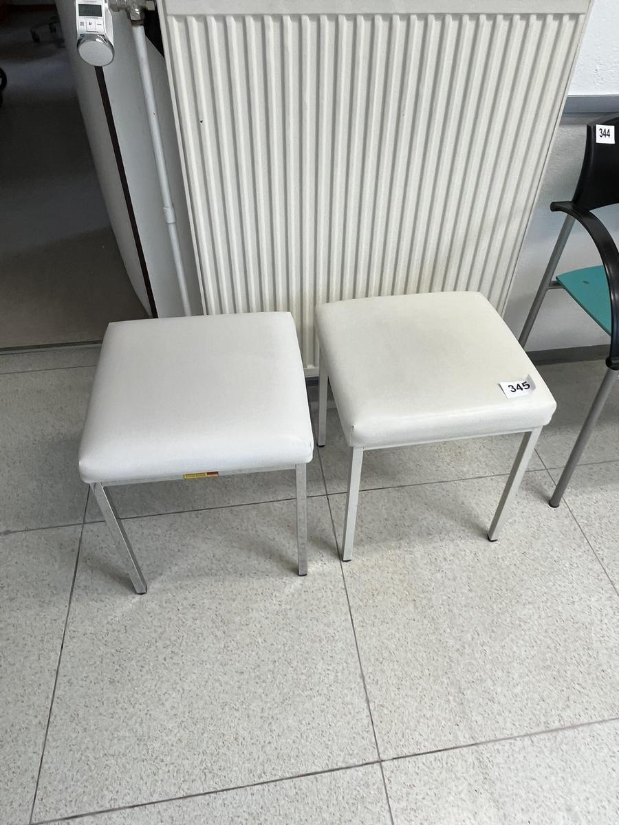 2 Stück Patientenhocker?d=2025-06-22 19:08:45