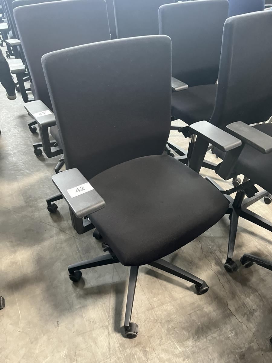 VIASIT - Neudörfler ergonomischer Bürodrehstuhl, schwarz, mit Armlehnen, Neigung, höhenverstellbar?d=2025-06-22 18:41:06