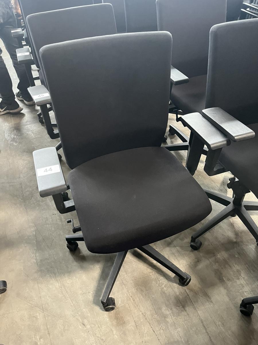 VIASIT - Neudörfler ergonomischer Bürodrehstuhl, schwarz, mit Armlehnen, Neigung, höhenverstellbar?d=2025-06-22 18:48:47