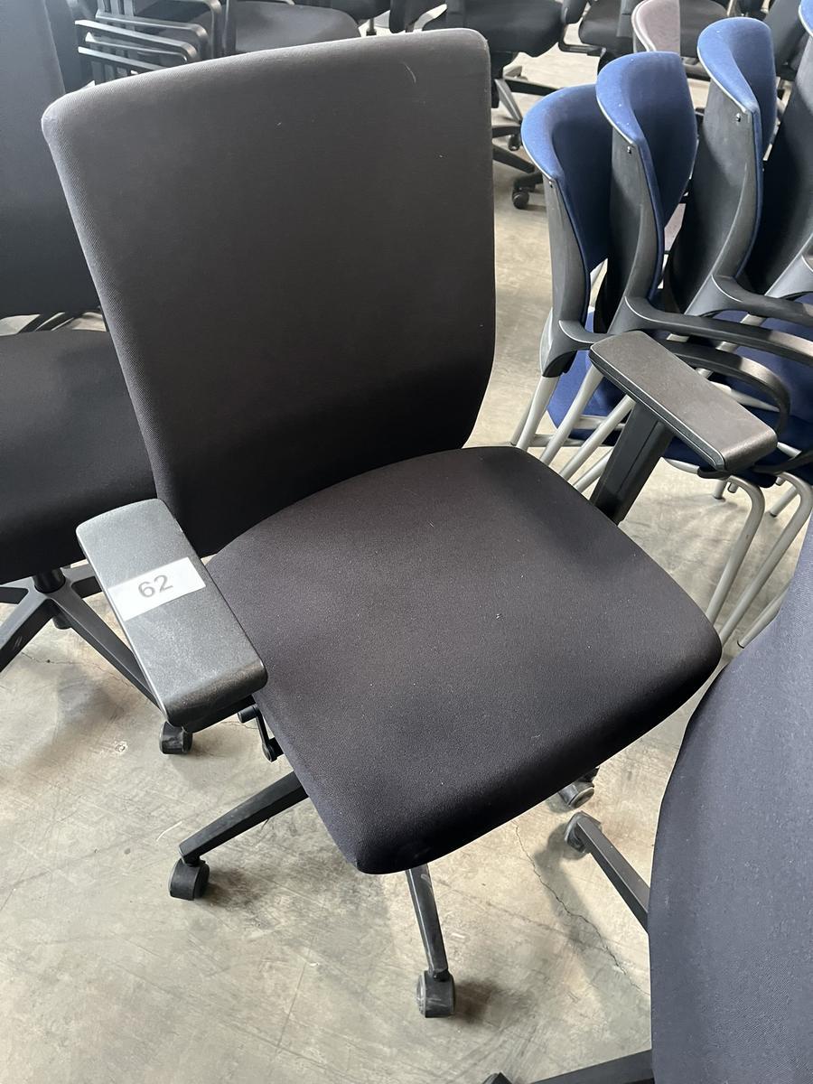 VIASIT - Neudörfler ergonomischer Bürodrehstuhl, schwarz, mit Armlehnen, Neigung, höhenverstellbar