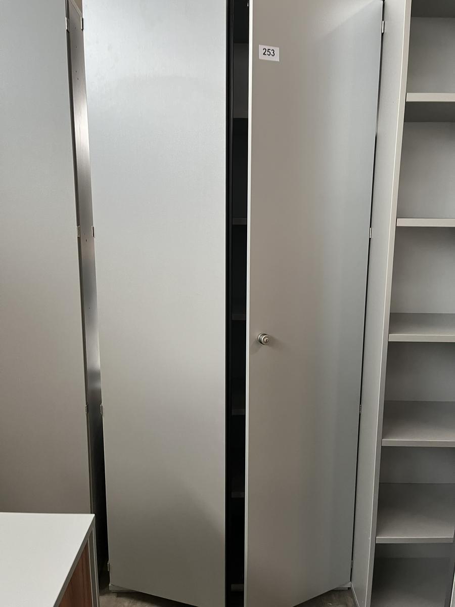 Neudörfler Aktenschrank?d=2025-06-22 18:58:32