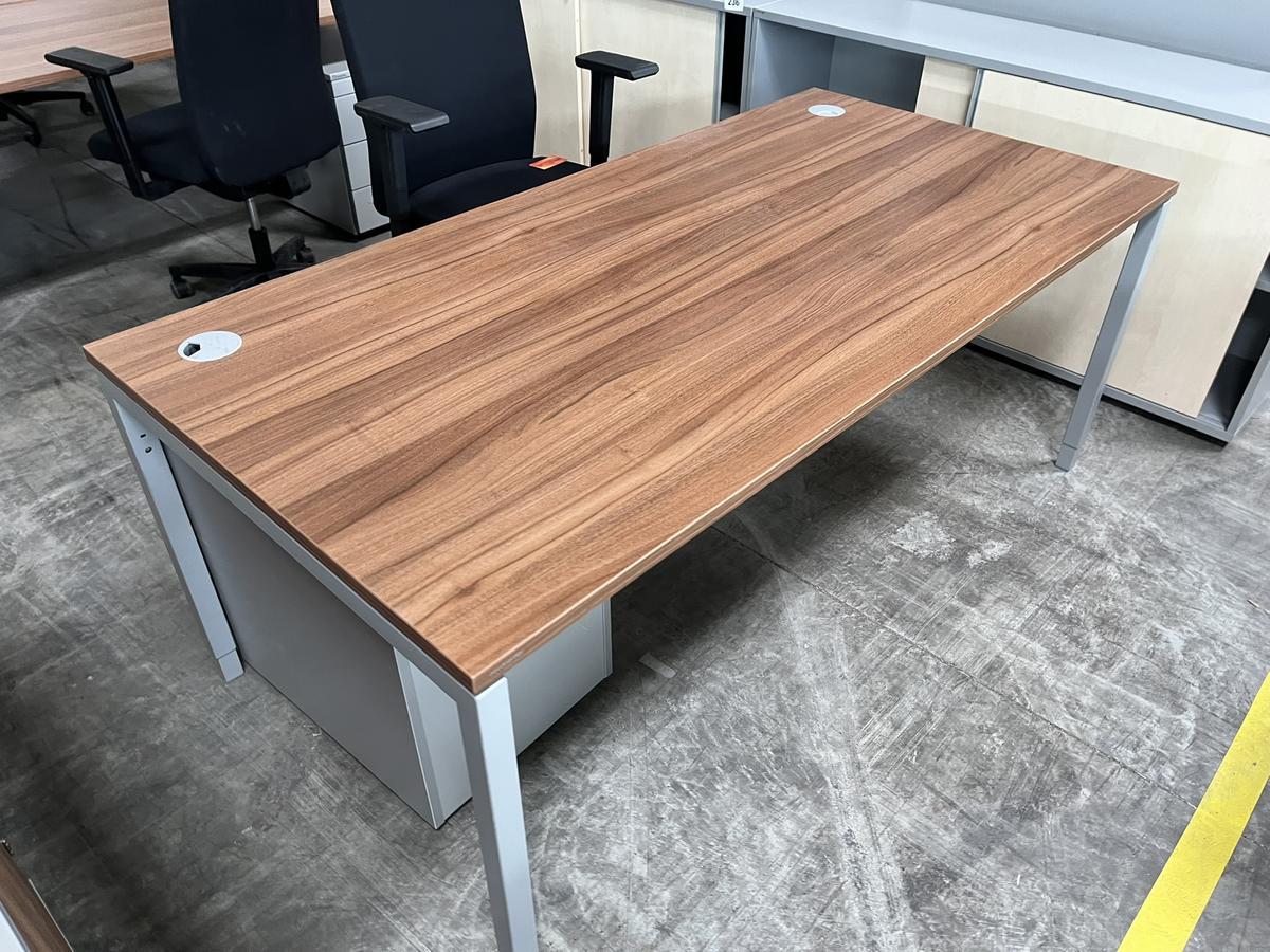 Neudörfler Schreibtisch?d=2025-06-22 18:55:16