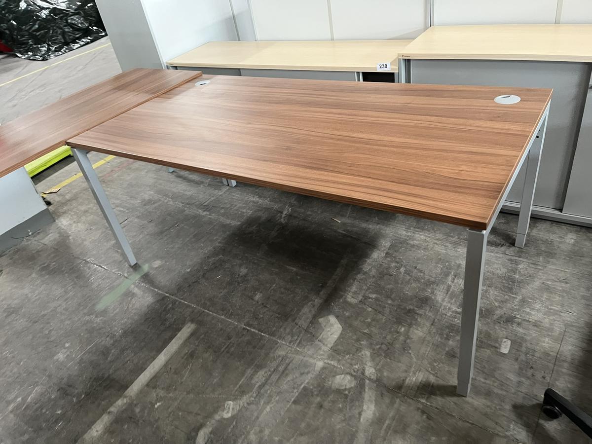 Neudörfler Schreibtisch?d=2025-06-22 19:01:56